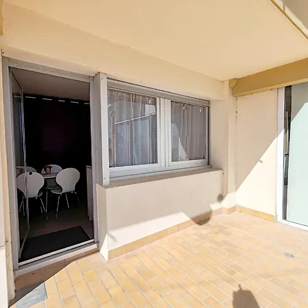 Le Petit Golf Apartment