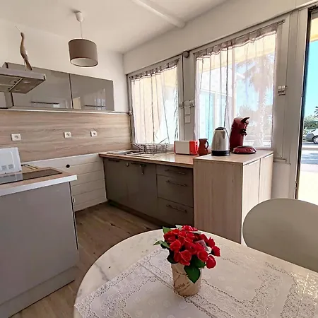 Le Petit Golf Apartment